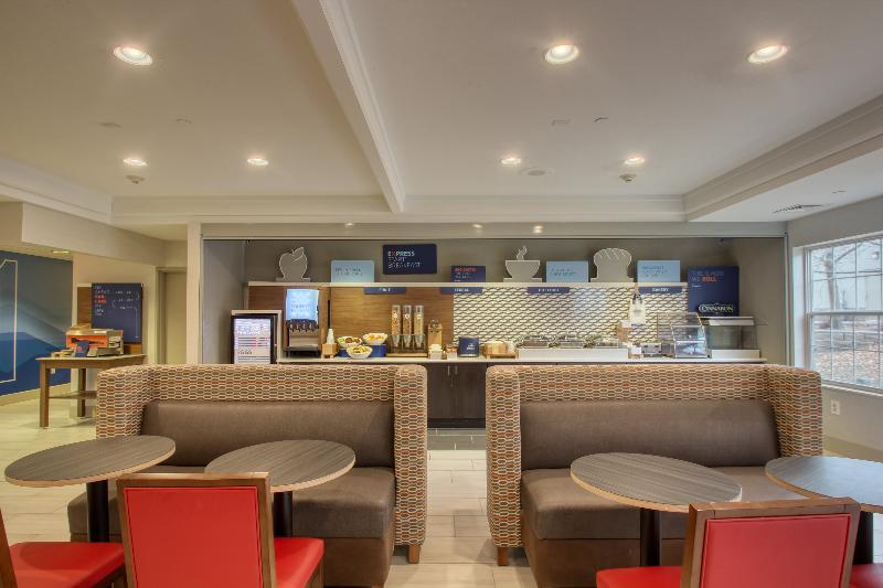 Holiday Inn Express Hotel & Suites Oshkosh - State Route 41 By Ihg Exterior photo