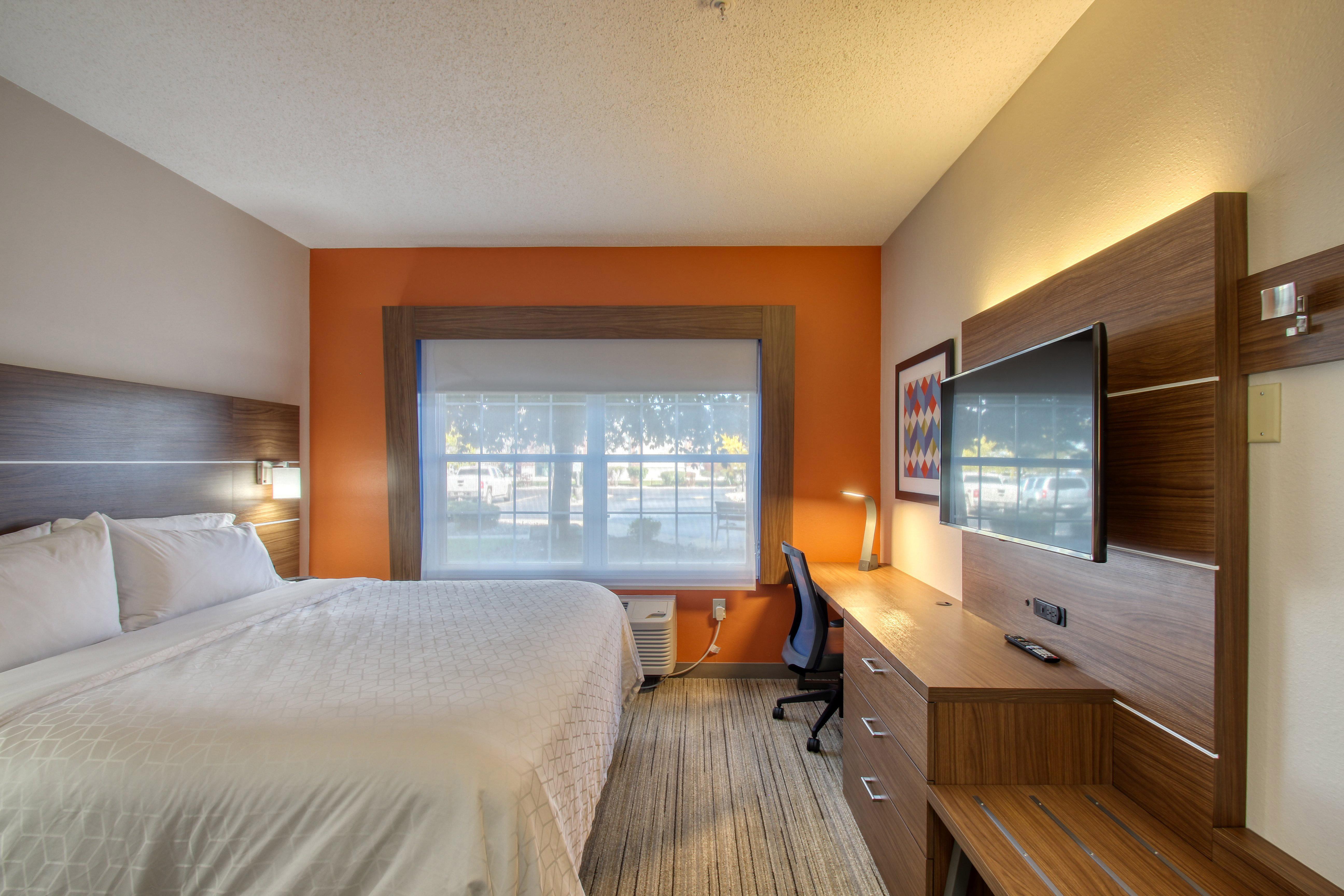 Holiday Inn Express Hotel & Suites Oshkosh - State Route 41 By Ihg Exterior photo