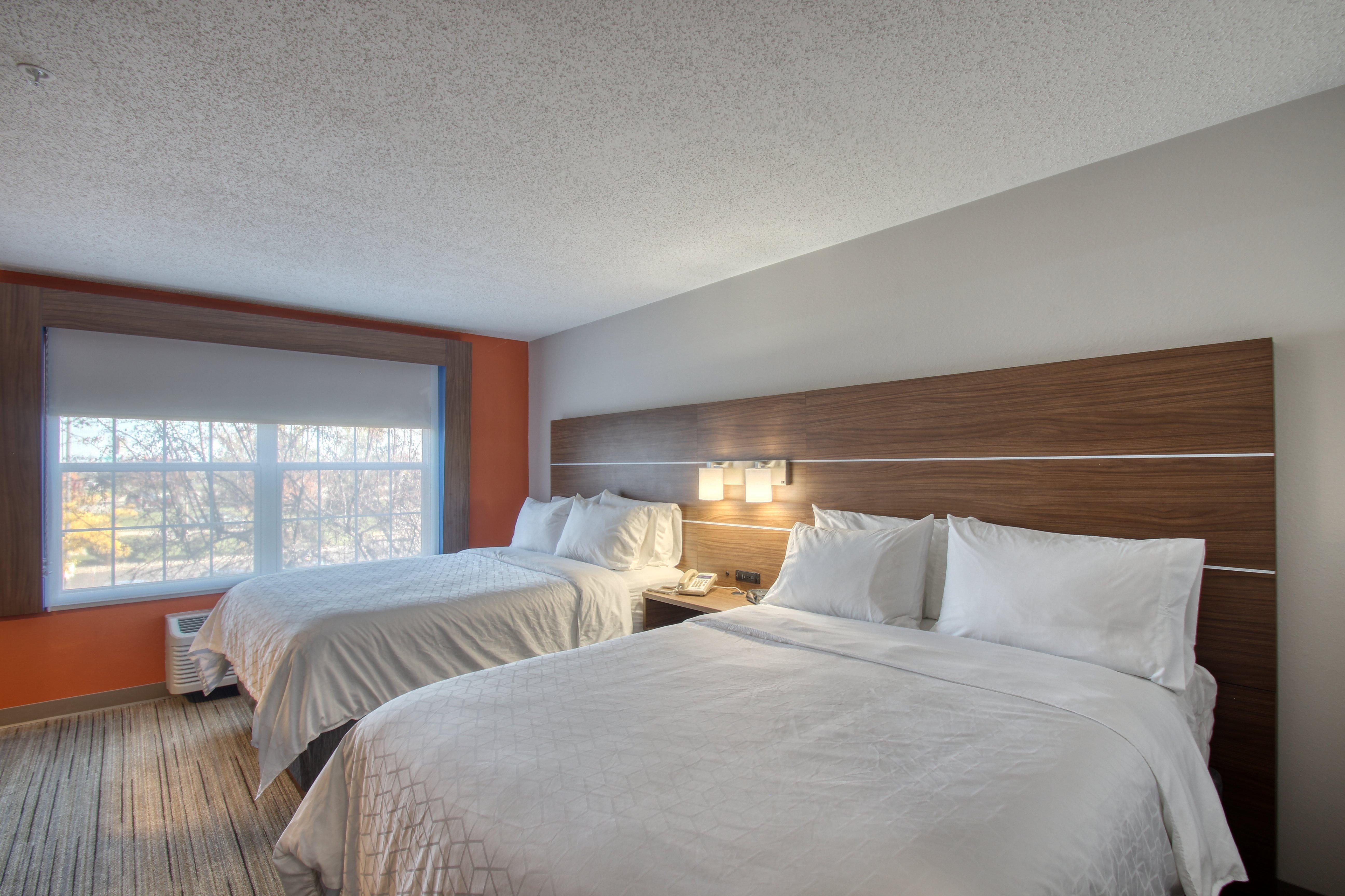 Holiday Inn Express Hotel & Suites Oshkosh - State Route 41 By Ihg Exterior photo