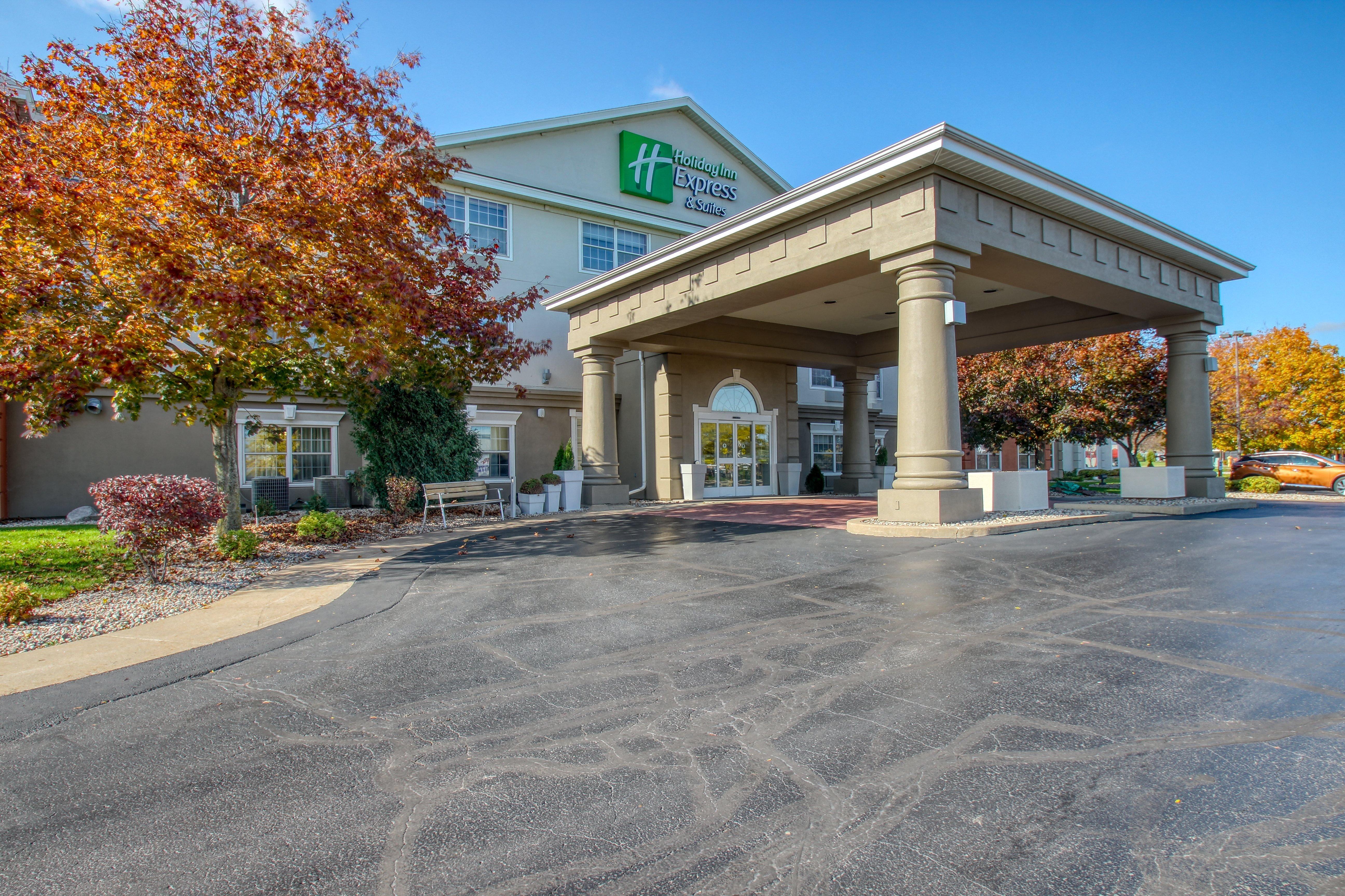 Holiday Inn Express Hotel & Suites Oshkosh - State Route 41 By Ihg Exterior photo