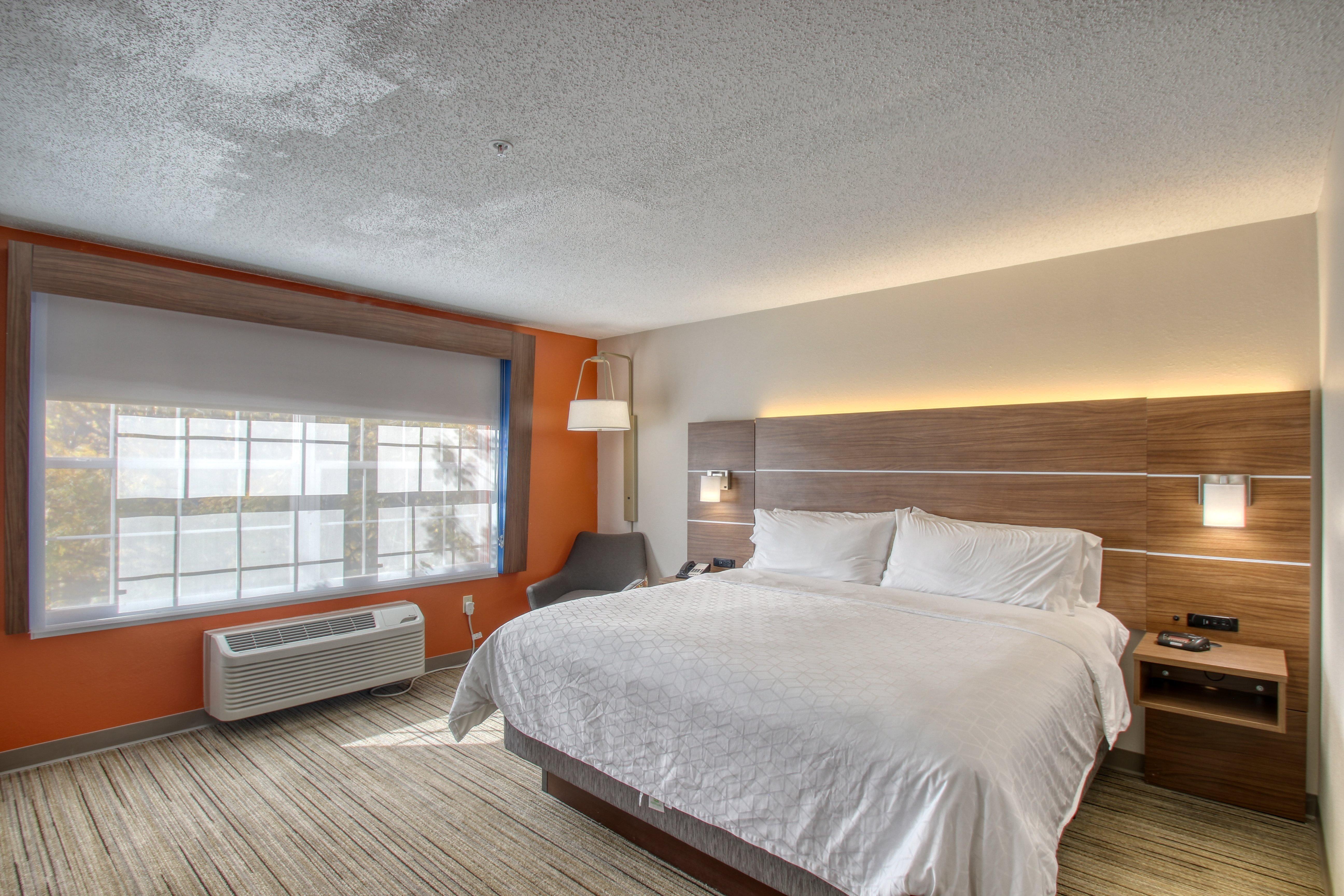 Holiday Inn Express Hotel & Suites Oshkosh - State Route 41 By Ihg Exterior photo