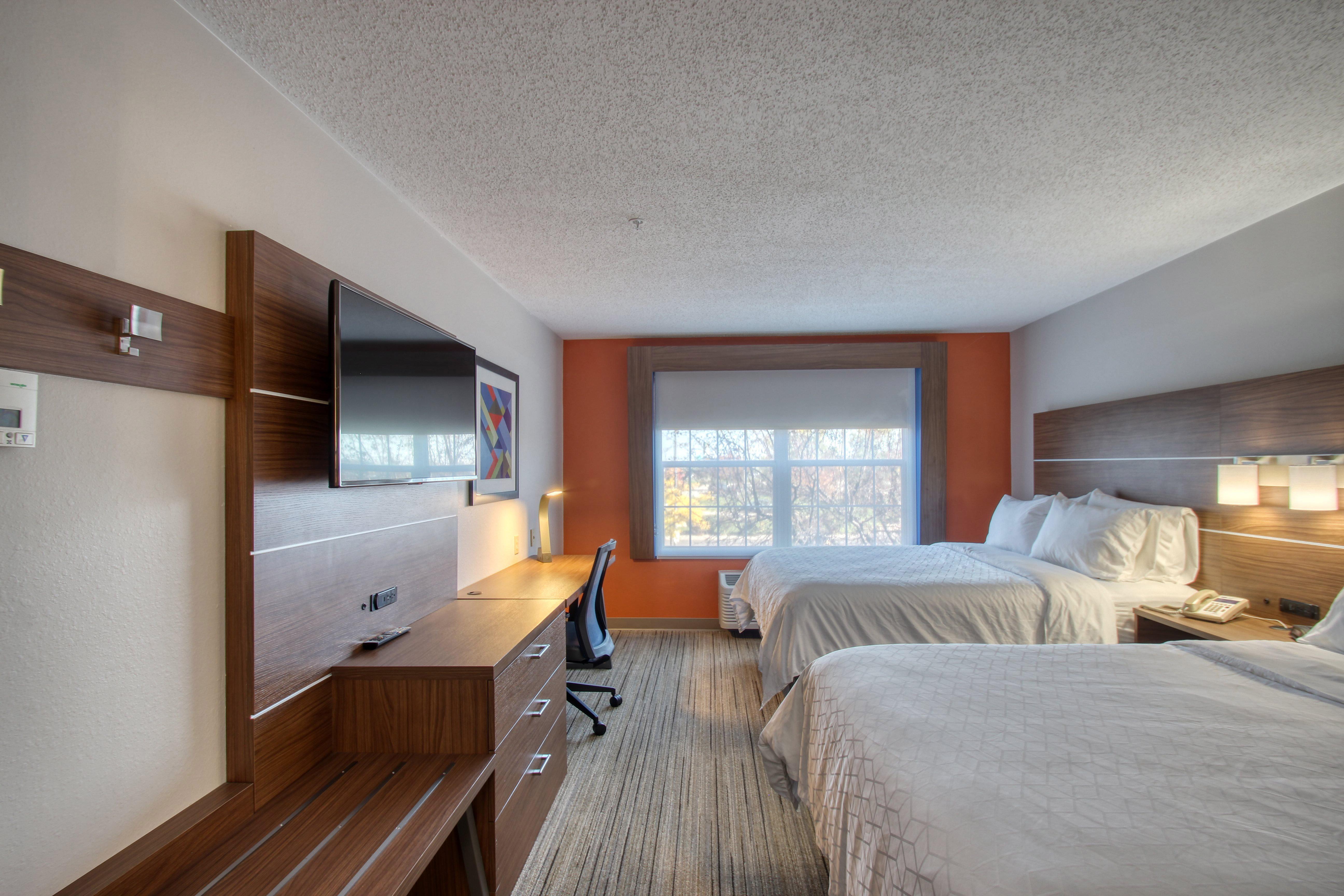 Holiday Inn Express Hotel & Suites Oshkosh - State Route 41 By Ihg Exterior photo