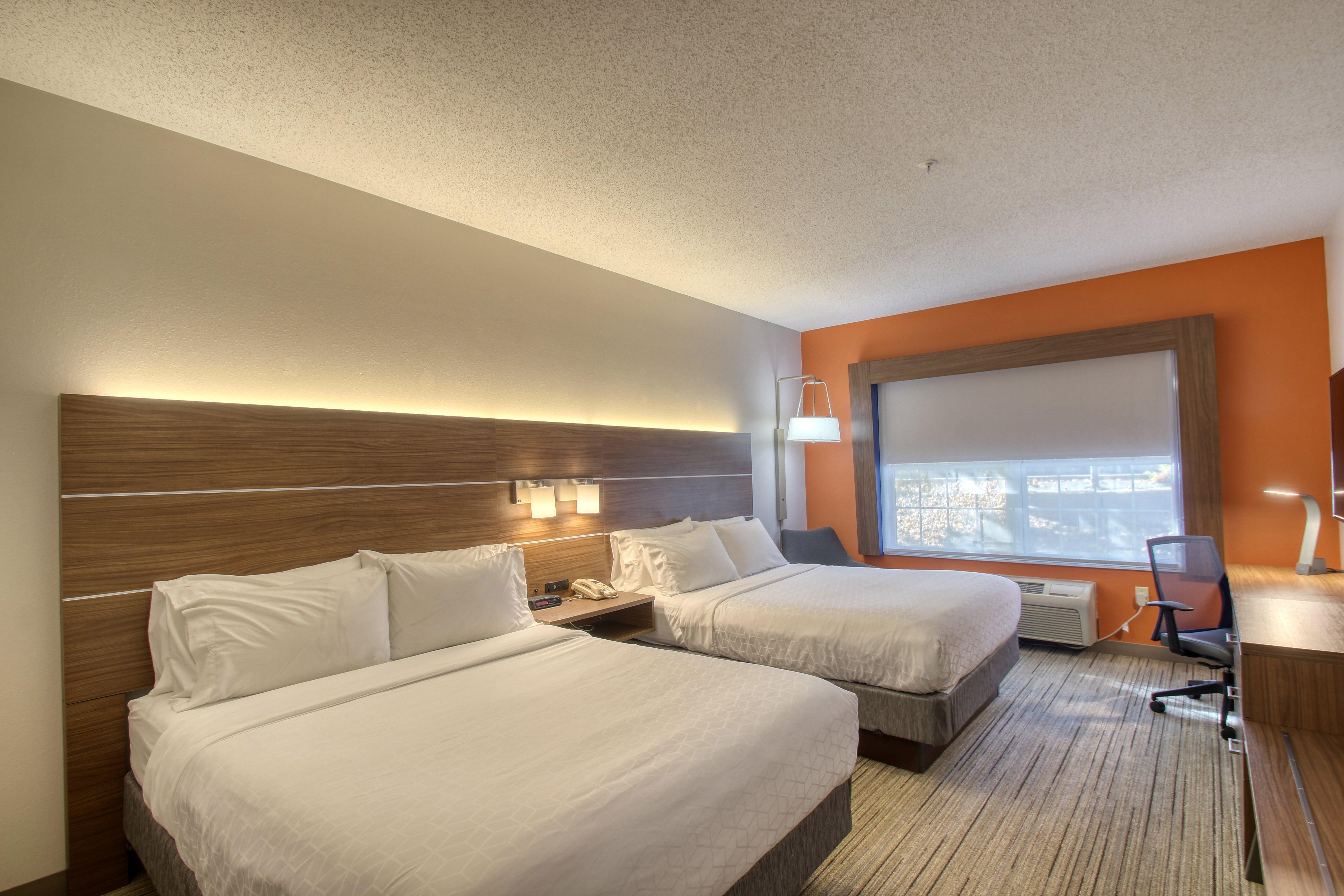 Holiday Inn Express Hotel & Suites Oshkosh - State Route 41 By Ihg Exterior photo