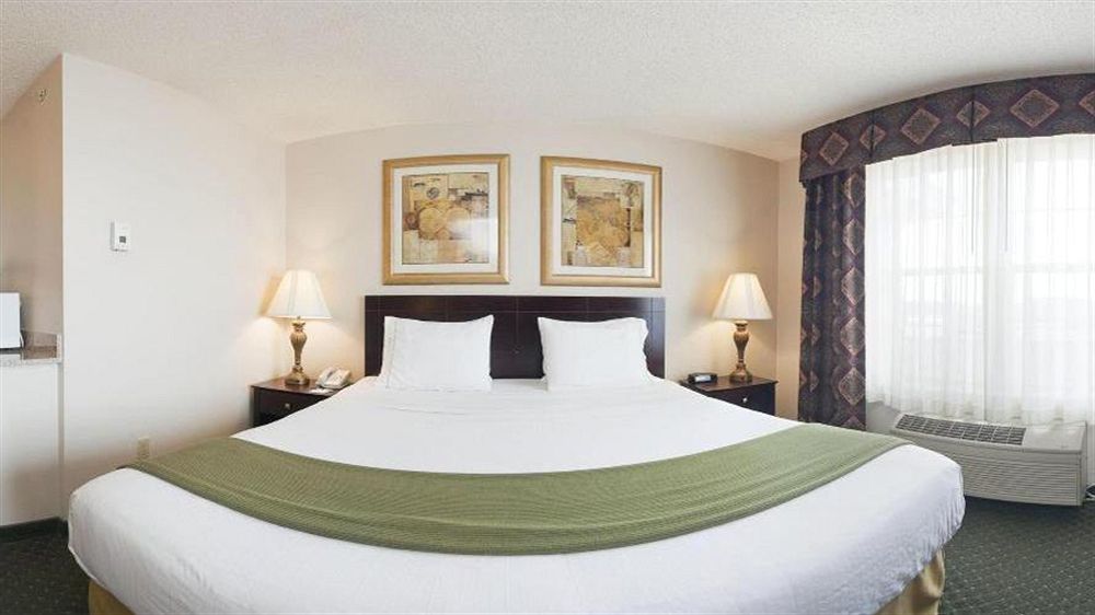 Holiday Inn Express Hotel & Suites Oshkosh - State Route 41 By Ihg Exterior photo