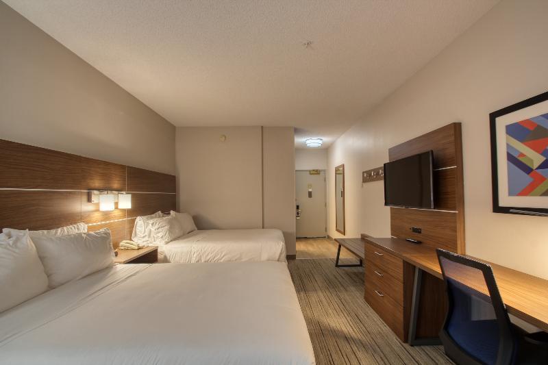 Holiday Inn Express Hotel & Suites Oshkosh - State Route 41 By Ihg Exterior photo