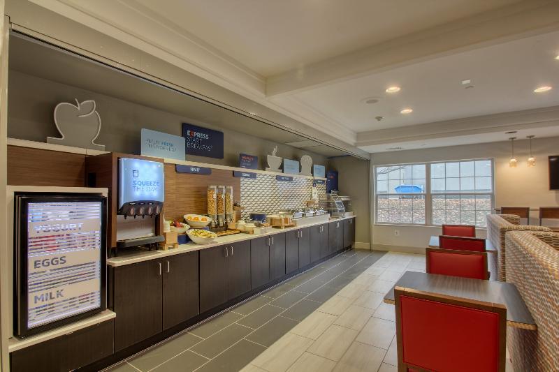 Holiday Inn Express Hotel & Suites Oshkosh - State Route 41 By Ihg Exterior photo